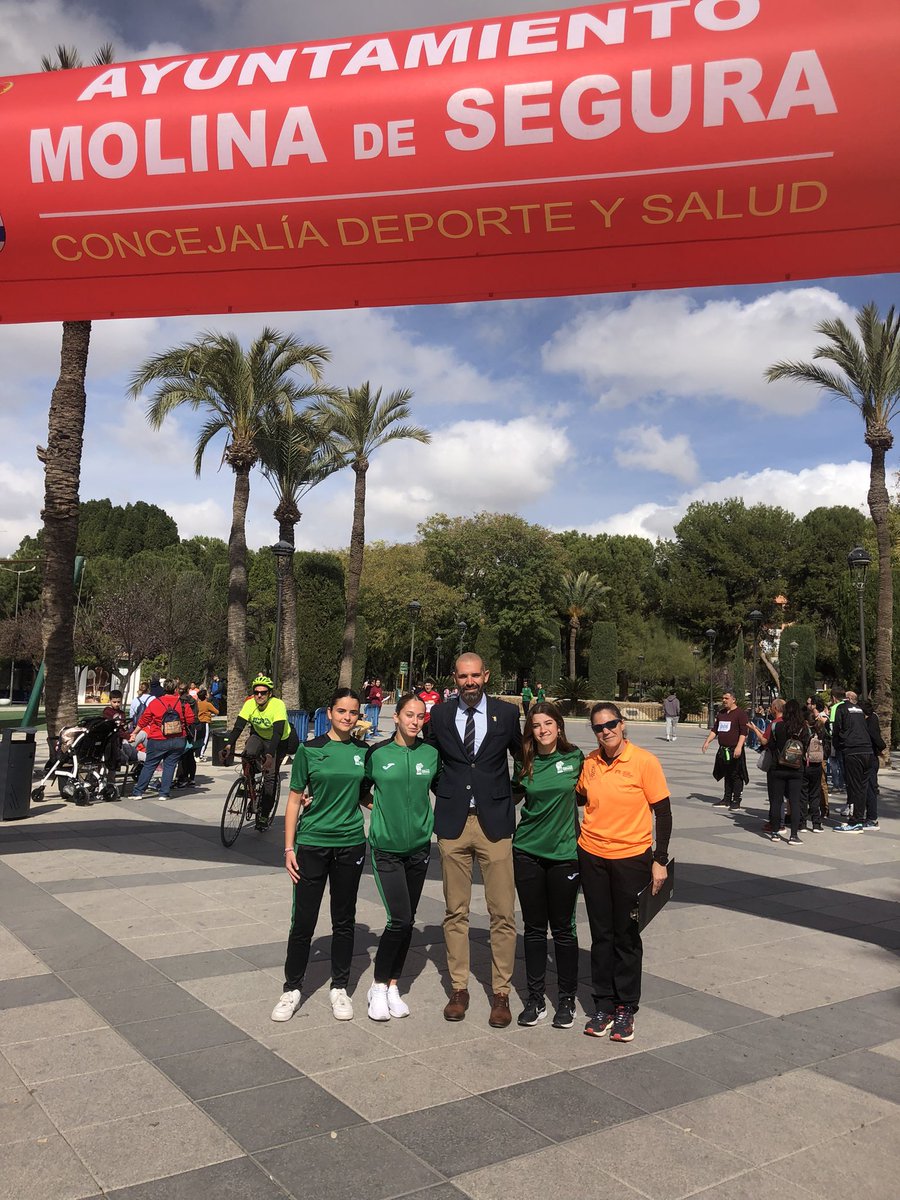 DEPORTEYSALUD4's tweet photo. El Concejal @Carlos1Perello da el pistoletazo de salida al Cross de la liga de la diversidad en deporte adaptado.
#dismo
#afesmo
#astrapace
#colegiolosolivos https://t.co/cAoRVoNnrZ