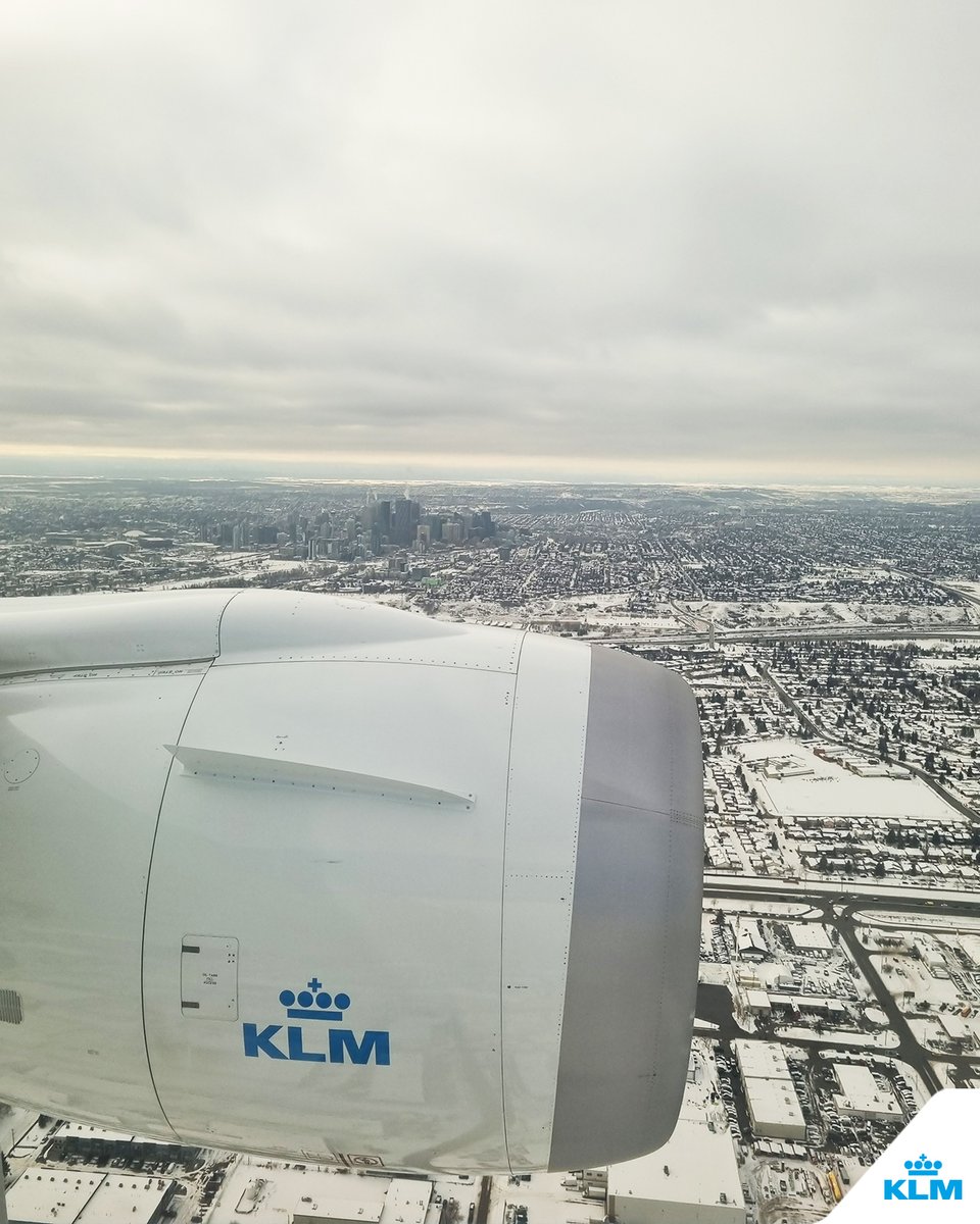 Snow-capped skylines and frosty streets below! ❄️🏙 Can you guess the city we're soaring over? 🧐 #KLM #GuessTheCity