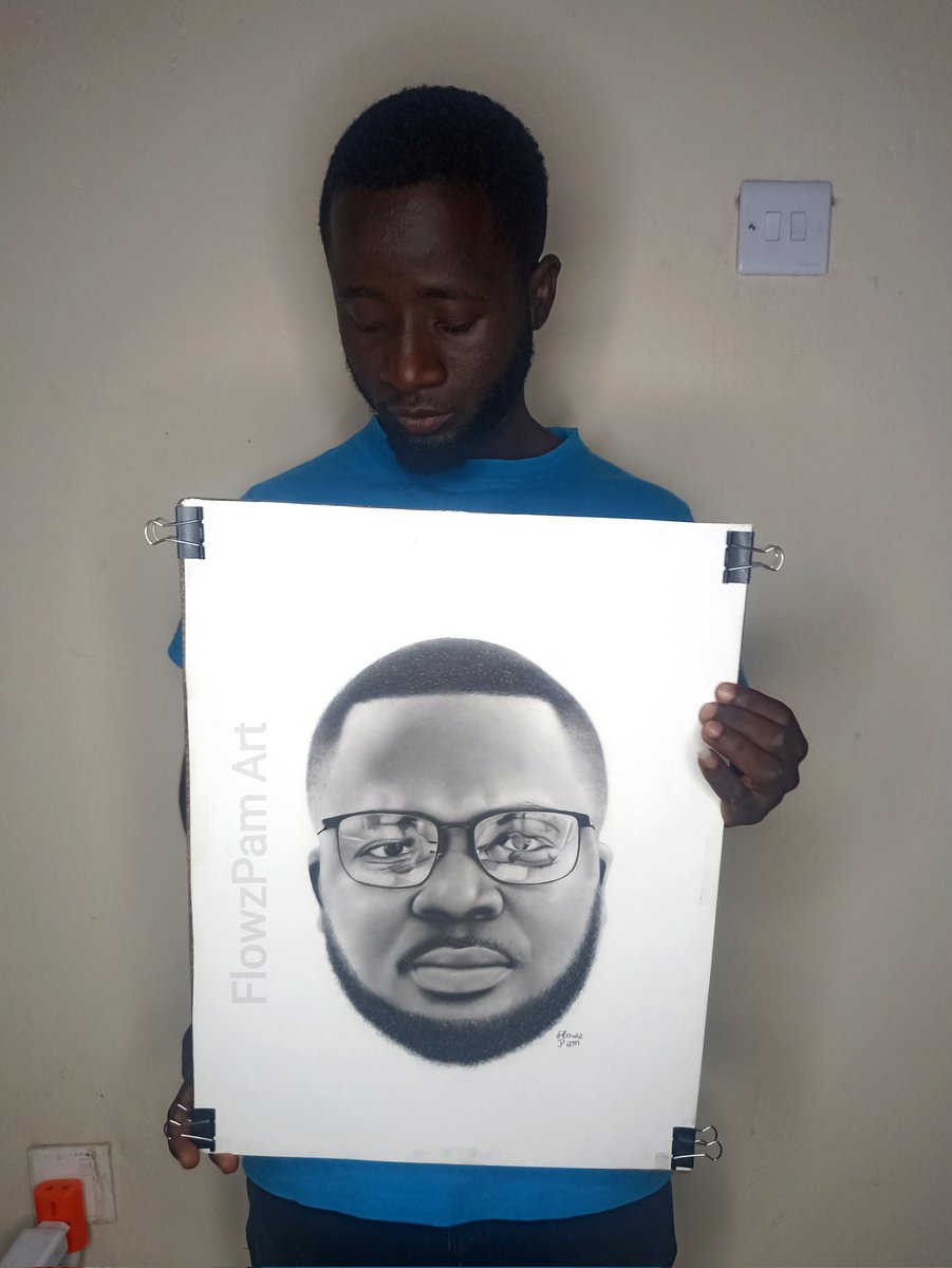 flowzpam's tweet image. Congratulations 🎉🎉🎉
While we're here, dash my pencil drawing 1 retweet abeg ☝️🙏