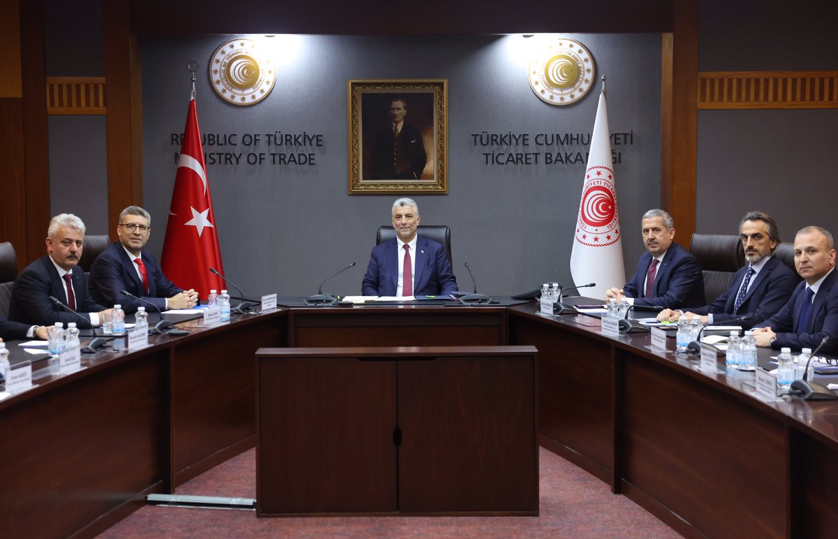 Ticaret Bakanımız Sayın Ömer Bolata Esnafımızın Başlıca Sorunları :Bağ-Kur Norm birliğini,Parekende yasası olmak Üzere İlettim. İlgi ve alakalarından dolayı teşekkür ediyorum.