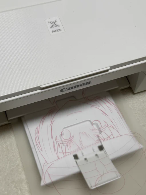 [コンピューターに描いた線画を色紙に転写]の巻ご依頼品は色紙に描く絵だったんですが、線画の微調整を繰り返したら、色紙がゴワゴワになったので、某漫画家先生がポストしていた転写術を試してみました。【効果】・線画の描き方のバラつきを抑える… 