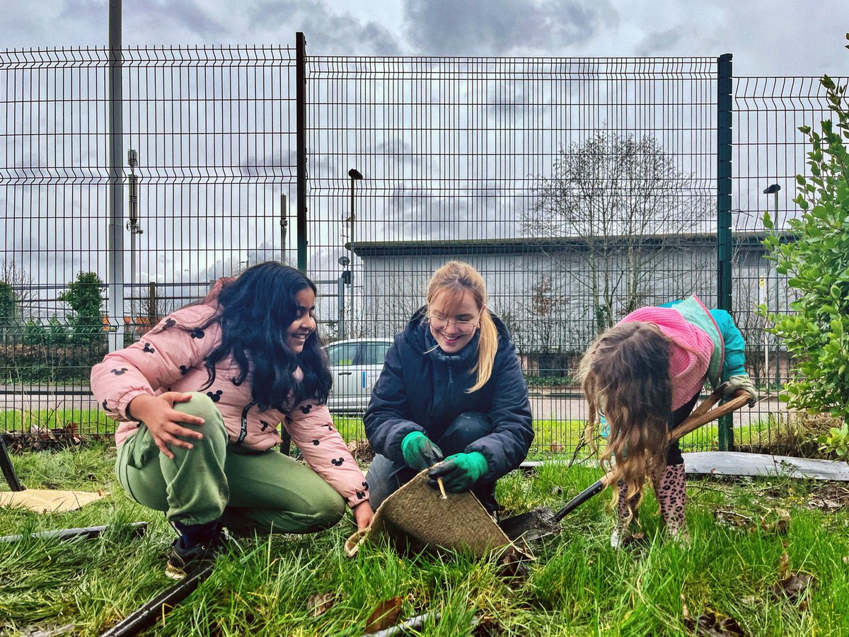 Thank you to @SowtheCity , @EQUANS_UK and @JCDecaux_UK and our children and families for a fantastic day tree planting and litter picking, even in the pouring rain. @EmmausCAT