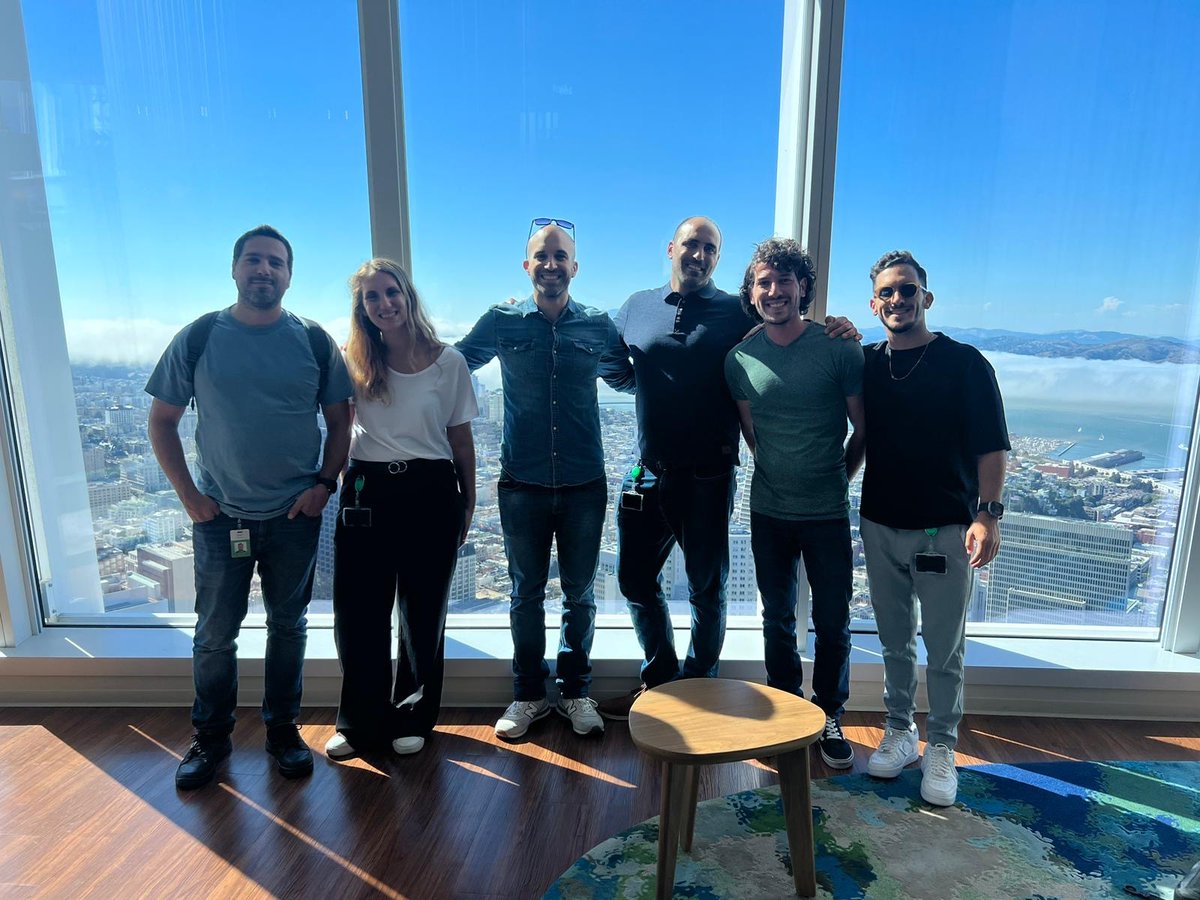 הסיפור המדהים של הישראלים🇮🇱שהמציאו את Einstein Copilot!

על תהליך הפיתוח מספר עופר בכנר Software Engineering PMTS בסיילספורס: מה שהתחיל בהאקתון פנימי לפני שנה, זכה במקום הראשון ותפס תאוצה במהירות לאחר שמארק בניוף, מייסד ומנכ"ל סיילספורס, ראה פוטנציאל עצום: salesforce.com/il/blog/einste…