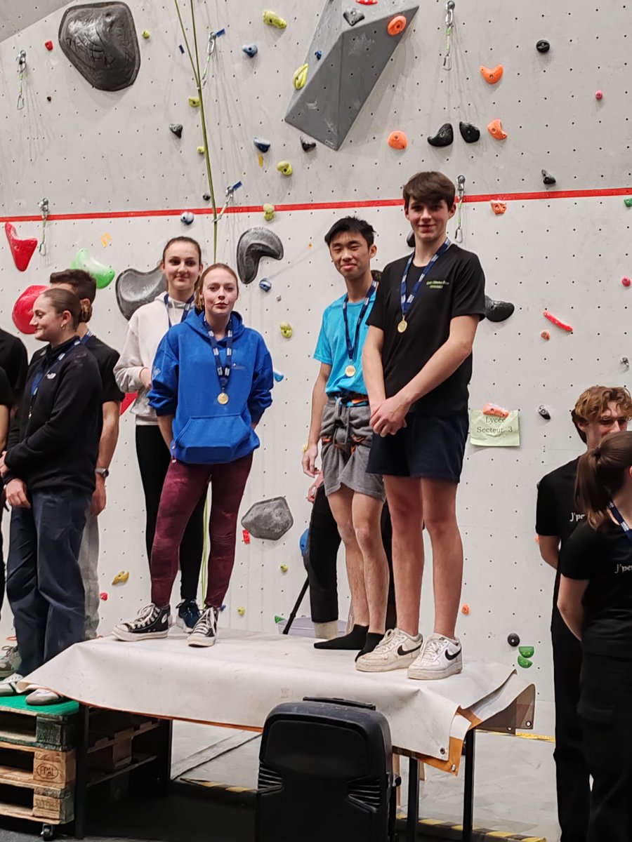 Nos élèves sont champions départementaux escalade par équipe🏆et sont sélectionnés pour les championnats académiques. Ils ont été performants, en restant soudés, et agréables avec les autres équipes 😃. Très belle expérience  pour ce groupe assidu de l'AS Escalade !🧗‍♀️👍