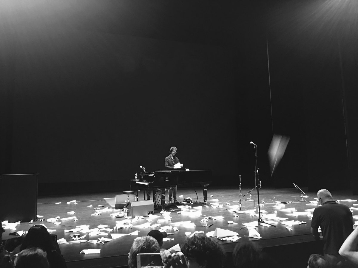 BrooksCowan's tweet photo. @BenFolds paper airplane tour returning 🔥❤️

Tampa, a few years ago…wonderful show, great to meet him, too. https://t.co/2gLiM0HQ26