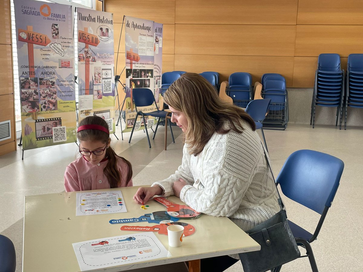 Las #tutoríaslideradas permiten a nuestro alumnado explicar a sus familias cómo aprenden. #somsagrada <a href="/Edu1stVESS/">Edu1st</a> <a href="/D9educacion/">DENUEVE</a> #VESS #CdP