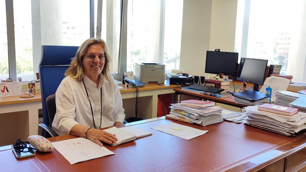 Lourdes García: "Cada vez son más las mujeres juezas que acceden a la carrera judicial"

El Mirador de Andalucía habla con la presidenta de la Audiencia Prov. de Málaga, una de las 7 mujeres que dirigen una  audiencia prov. en España

📲 #8MCanalSur

🌐 csur.red/ckUW50QNuVP