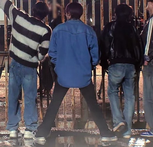 the manner legs also just adorable heeseung avoid puddles of water :") HE'S SO TALL