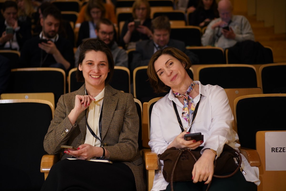 WNE_UW (@econuw) on Twitter photo Trwa konferencja końcowa projektu #CoMobility. Celem 3-letniego działania była zmiana przyzwyczajeń transportowych mieszkańców miast i poprawa jakości powietrza. Liderką zespołu projektowego <a href="/UniWarszawski/">Uniwersytet Warszawski</a> jest <a href="/anna_nicinska/">Anna Nicińska</a> <a href="/EconUW/">WNE_UW</a> <a href="/Delab/">delphine</a> ➡️ t.ly/Wn5Rh Trwa konferencja końcowa projektu #CoMobility. Celem 3-letniego działania była zmiana przyzwyczajeń transportowych mieszkańców miast i poprawa jakości powietrza. Liderką zespołu projektowego <a href="/UniWarszawski/">Uniwersytet Warszawski</a> jest <a href="/anna_nicinska/">Anna Nicińska</a> <a href="/EconUW/">WNE_UW</a> <a href="/Delab/">delphine</a> ➡️ t.ly/Wn5Rh
