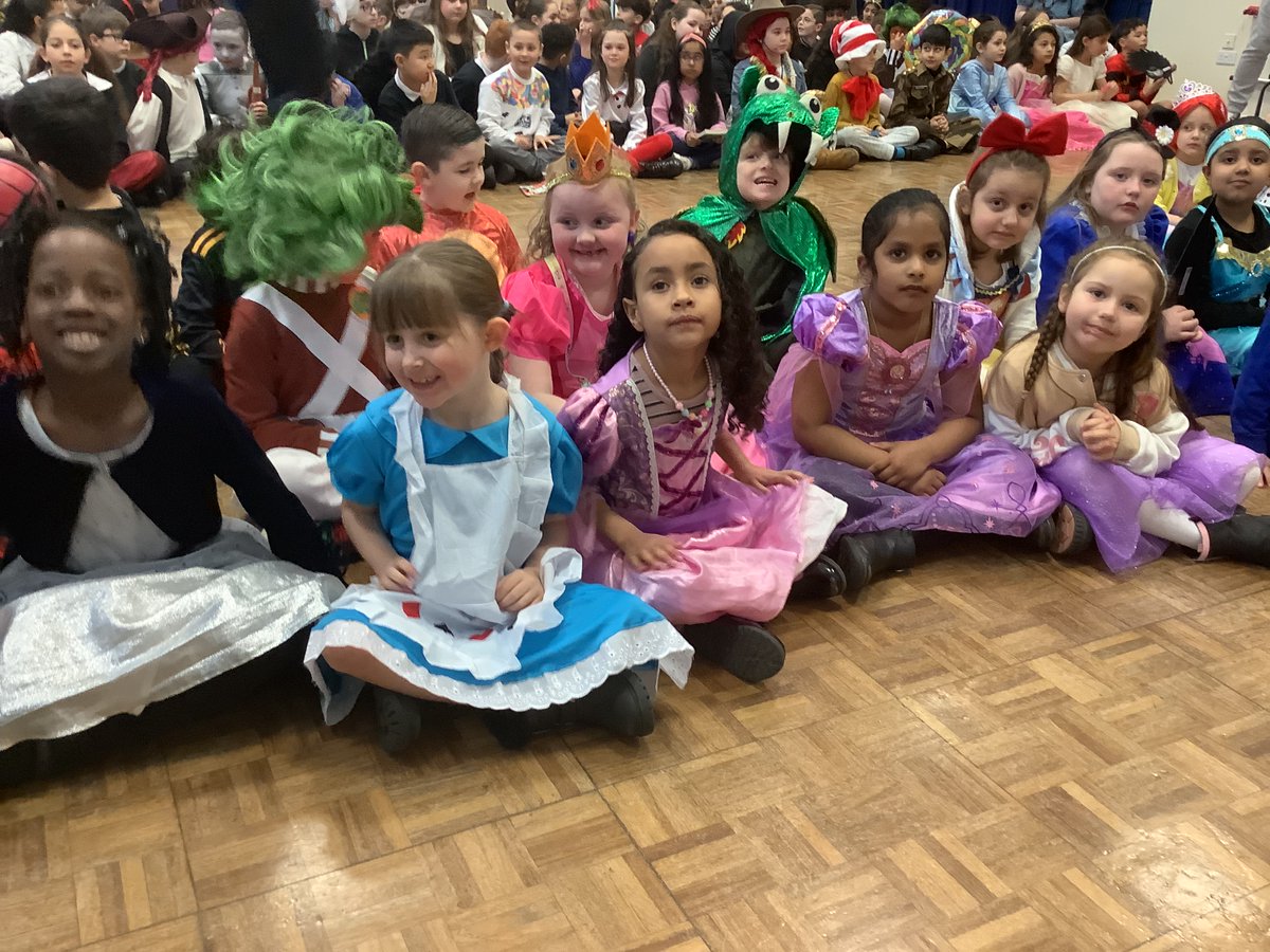 hogarthlead's tweet photo. Amazing book characters in every class today here at Hogarth Academy - well done everyone ! https://t.co/A3S1NeXDvG