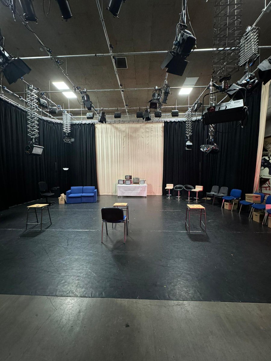 We've arrived at @toxtethtv ahead of our first AUNTIE performance tonight @ 7pm! 🎭 Can't make it this evening? Watch AUNTIE in person or online via Zoom until Saturday! 📽️ In person tickets: eventbrite.co.uk/e/778236254587… Online tickets: eventbrite.co.uk/e/auntie-onlin…