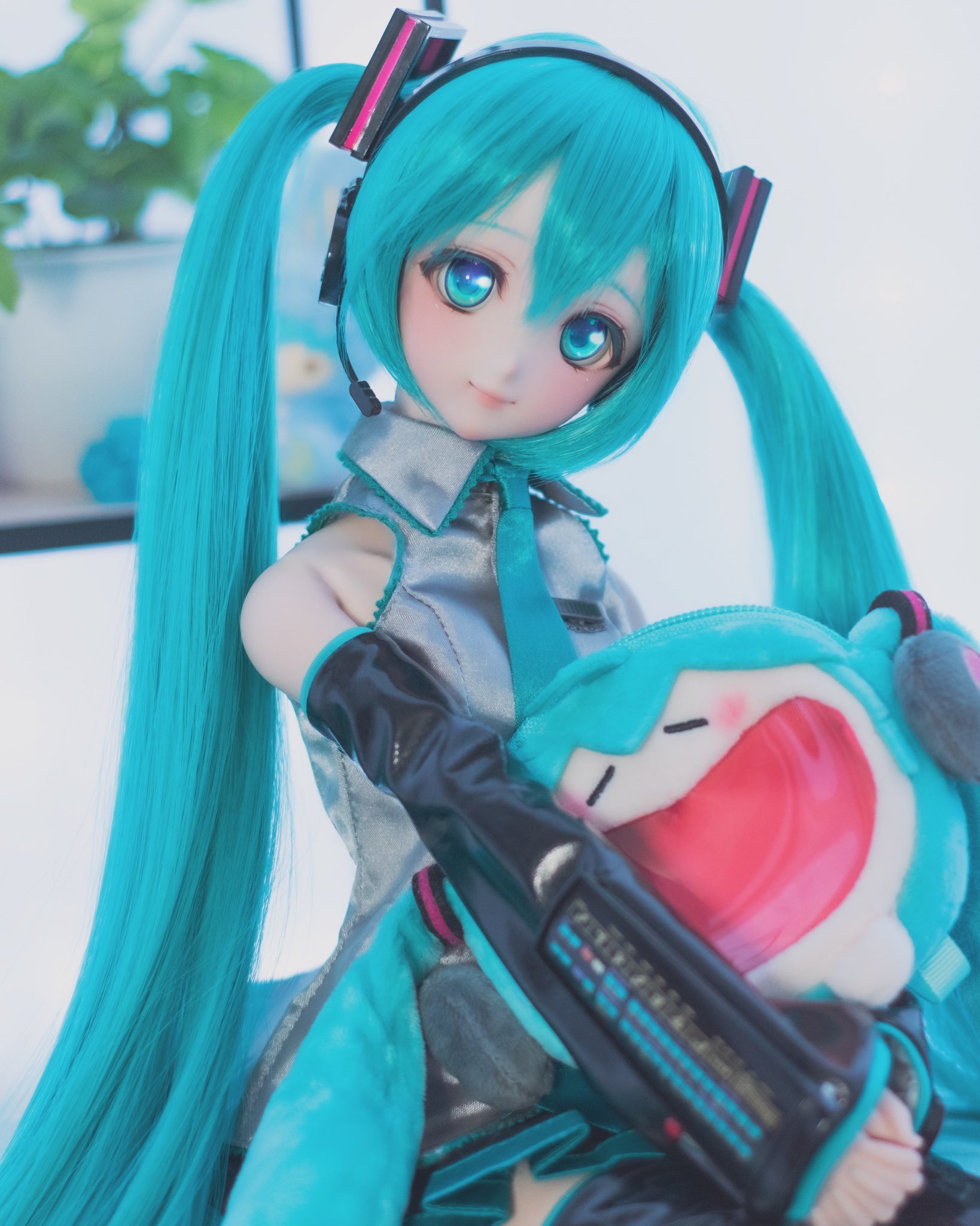 Bon DRAKON on X Posting my custom Miku dollfie dream I painted once more https t of5uhd85N4 X
