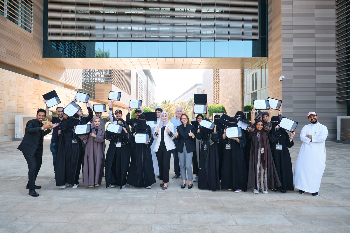 KAUST_NewsAR's tweet photo. تهنئ #كاوست الـ 20 طالباً وطالبة الذين أنهوا برنامج الرياضيات التطبيقية والعلوم الحاسوبية والإحصاء #AMCS_STAT في نسخته السابعة. إن معارفهم ومهاراتهم البحثية المكتسبة تعدهم بشكل أفضل للدراسات العليا والمهن الواعدة في #السعودية.
#ApplyKAUST #الطلبة_السعوديين https://t.co/u3zCsMA5xp