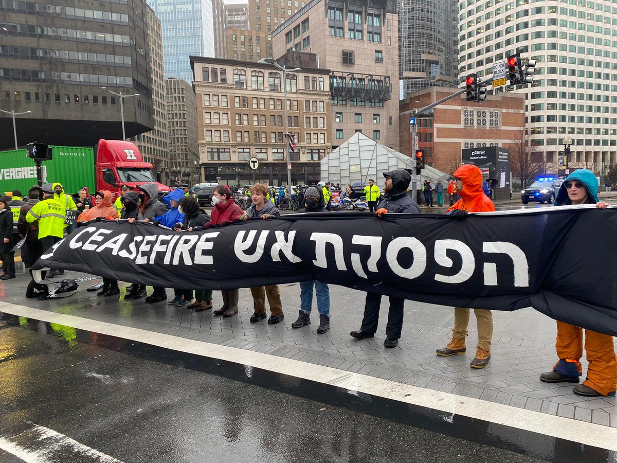 IfNotNowBoston's tweet photo. We are here this morning to demand of President Biden: CEASEFIRE NOW. https://t.co/tPS7I0fcLn
