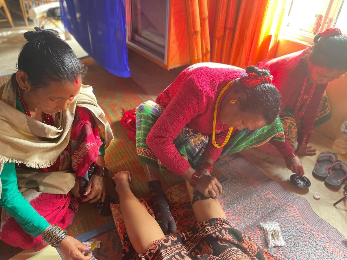 IIndreni's tweet photo. टिका छेड्ना अङ्गना
#tharutattoo
#tharuculture
#tharuknowledge
#kalakulo
#artree https://t.co/Oj5fFk6uVn