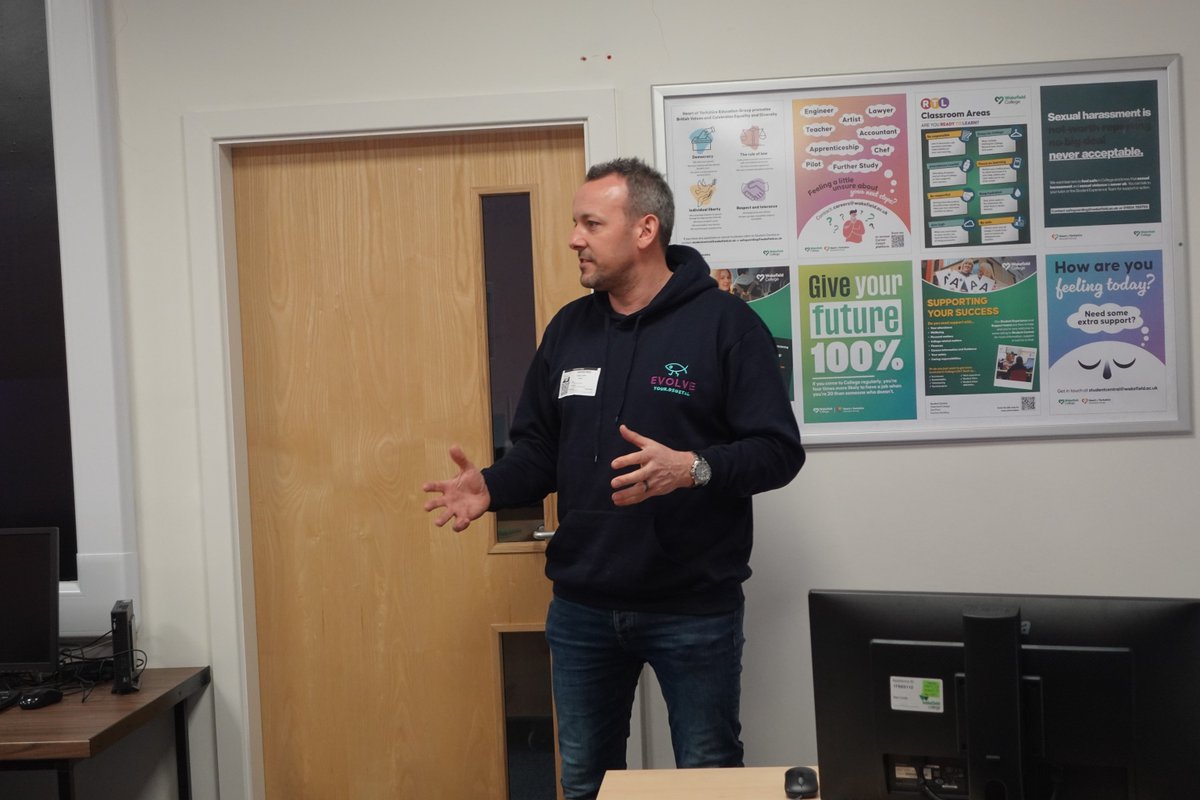 wakeycollege's tweet photo. Great to welcome David from Evolve your Digital to the College today to speak to our Web Design students about web project management and work in the industry⌨🖱
#NCW2024 #NationalCareersWeek https://t.co/S2T4J13qIL