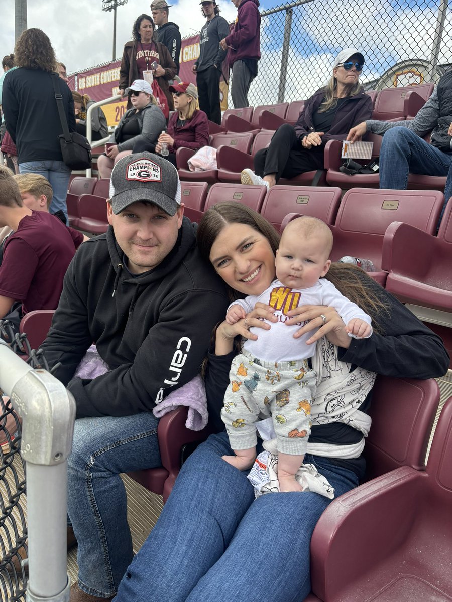 WinthropLax's tweet image. Highlights from a special weekend with some very special people! Big thanks to our awesome alumni who made the trip back to Rock Hill to support and connect with Team 11 👐💛🦅
.
#GoEagles | #ROCKfheHILL | #AlumniWeekend