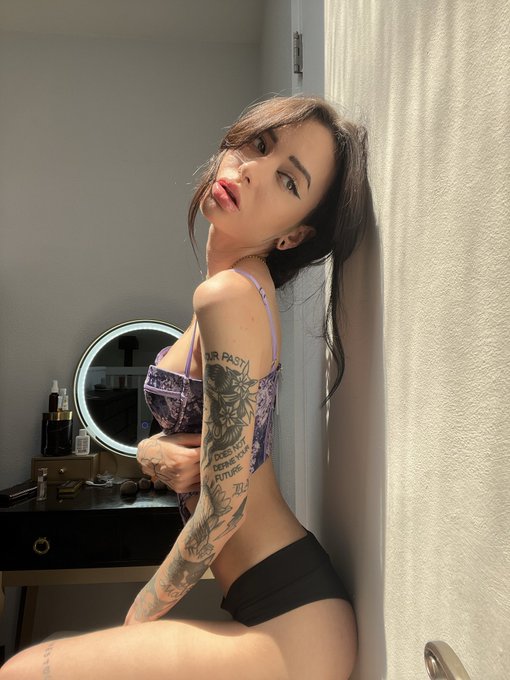 I miss the sunshine 😔 https://t.co/yFn5V3ONVa