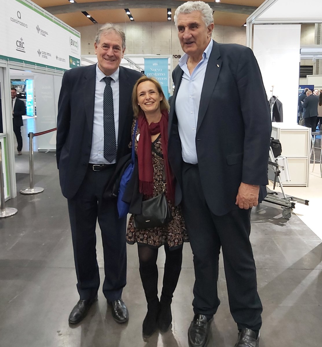 unit_seguros's tweet photo. 🌟 Tuvimos la oportunidad de visitar y conectar con otros profesionales del sector. 🤝 Un especial agradecimiento a @e2kglobal por la invitación a disfrutar de su deliciosa paella. 🥘 #Forinvest #UnitSeguros #Networking #UnitSeguros #FeriadeValencia https://t.co/daxCyUTQoY