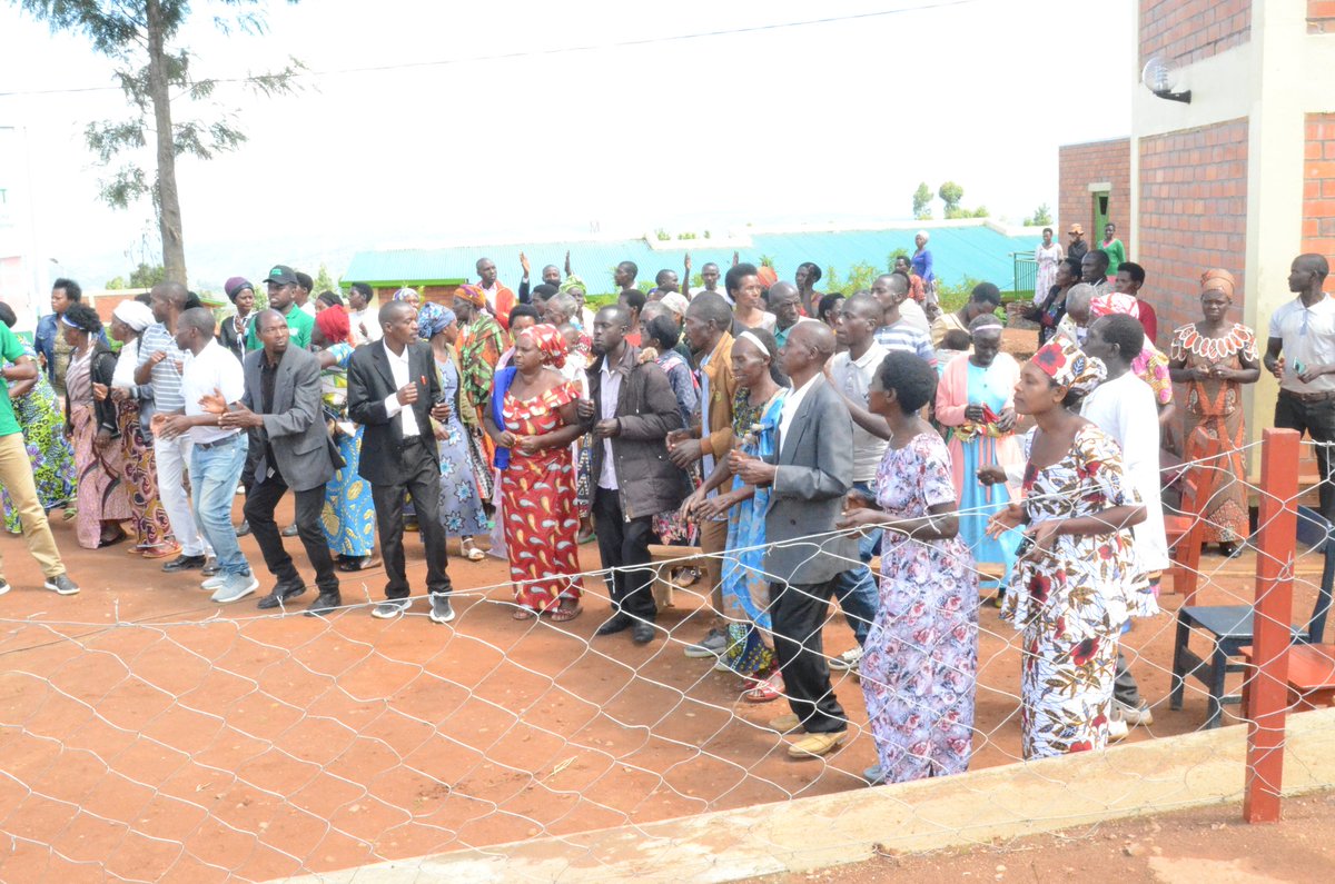 Mu butumwa bwe bw'ikaze,  Meya <a href="/parfaiteuwera/">UWERA Parfaite</a> yashimiye H.E Paul Kagame Perezida wa Repubulika y'u #Rwanda waguye amarembo no ku Banyamahanga bashaka ndetse no kuba yarahisemo ko umushinga wa <a href="/GreenGicumbi/">Green Gicumbi Project | Northern Rwanda</a> uza muri aka karere,asaba aba baturage bagezweho n'ibikorwa kubibungabunga