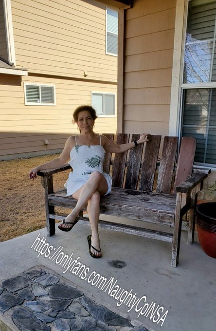 Happy songless Thursday, and a day before my birthday #hotwife #birthday #celebrate @MagazineWife @JM32715413<a href="/tag/celebrate"class="tags"><span>#celebrate</span></a><a href="/tag/birthday"class="tags"><span>#birthday</span></a><a href="/tag/hotwife"class="tags"><span>#hotwife</span></a>