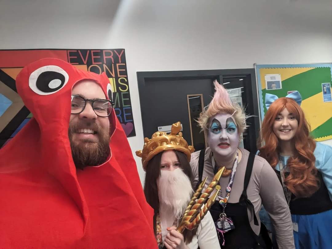 Miss Irvine tweet media