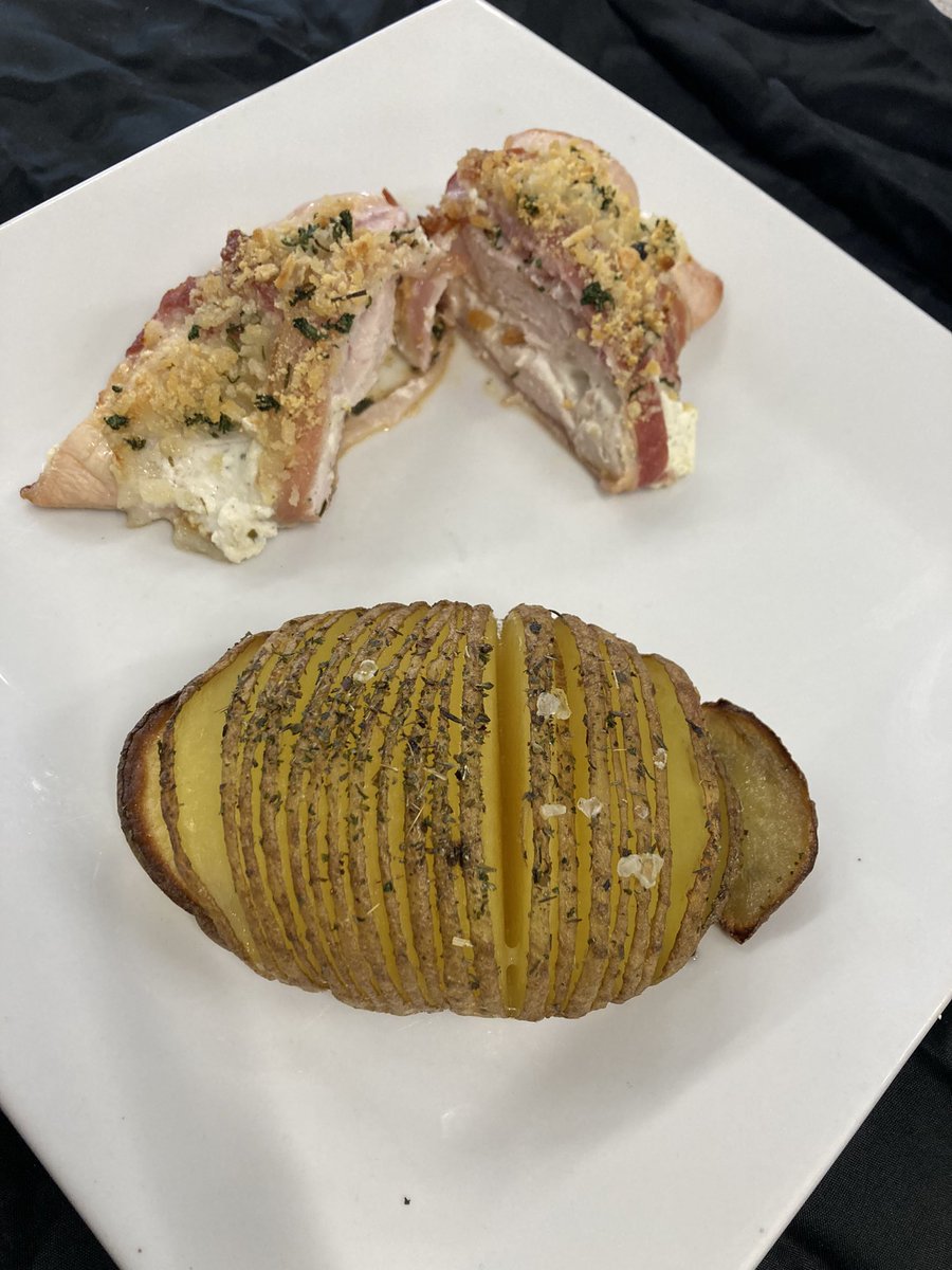 Year 10 Hospitality &amp; Catering, stuffed chicken breast and hassleback potatoes 👩‍🍳 <a href="/StJohnsAberdare/">StJohnsAberdare</a> @MrsLong_SJB