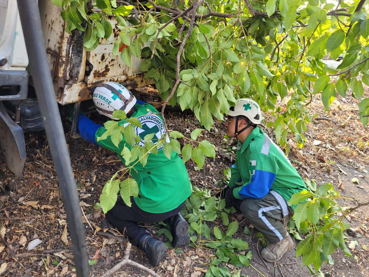 🚨Accidente de tránsito 
📍Km 35 de Autopista a Comalapa.

✅️Equipo de Cruz Verde Santa Anita se movilizó hasta el lugar, en conjunto a SEM se brinda asistencia a lesionados.