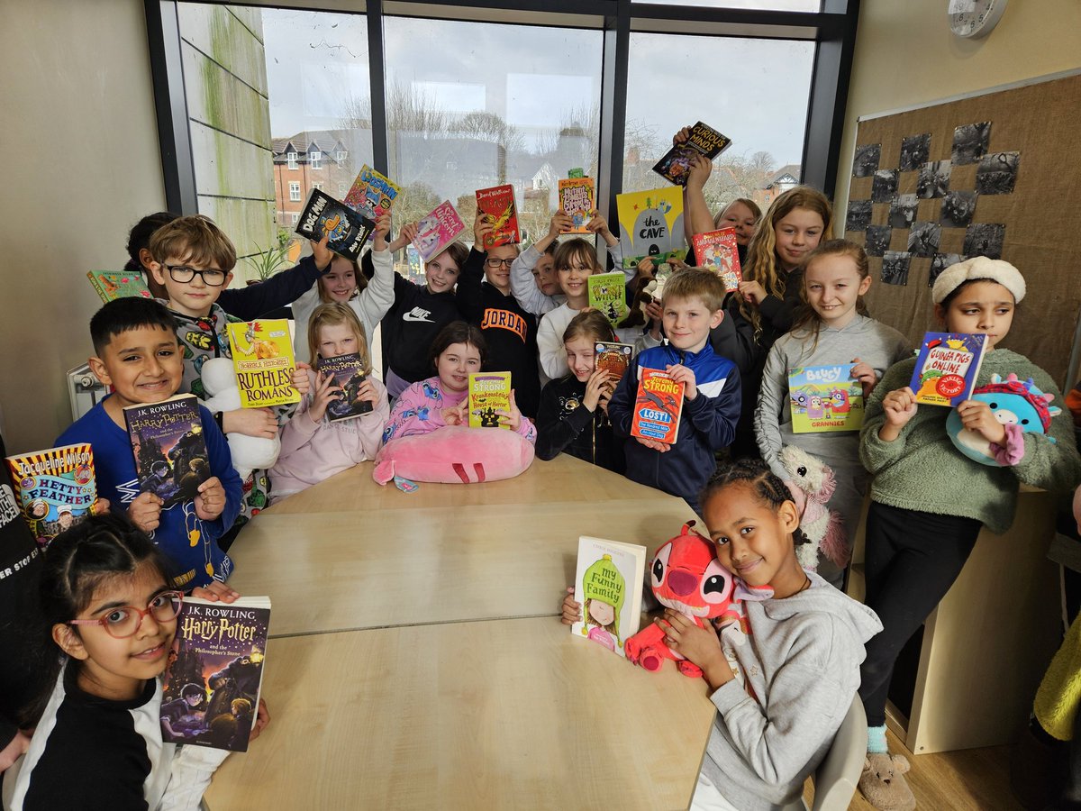 We're having lots of fun sharing our favourite stories with each other! <a href="/WorldBookDayUK/">World Book Day UK 📚</a>
