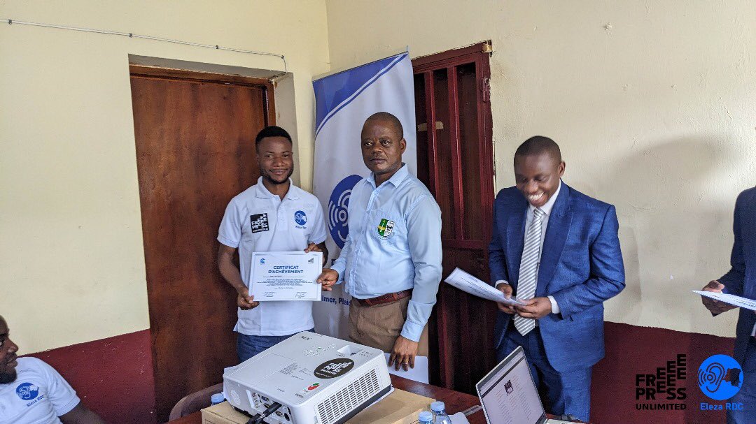 Retour en images sur la formation organisée à Bunia en province d’Ituri du 4 au 6 Mars qui portait sur la lutte contre la #désinformation et l’éducation aux médias et l’information avec la participation des journalistes de radio communautaire financée par @freepressunltd .