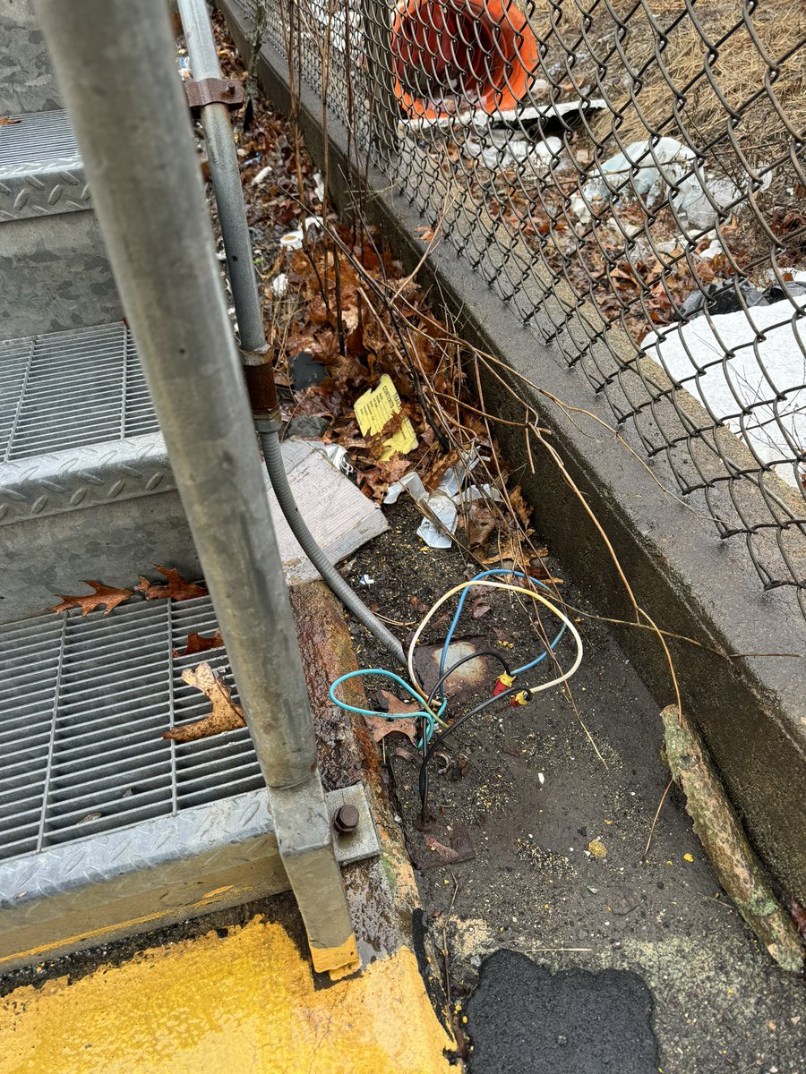 timisery's tweet photo. @MBTA_CR Fix electrical at Auburndale station before someone gets fried. https://t.co/Zxw0bPxrff