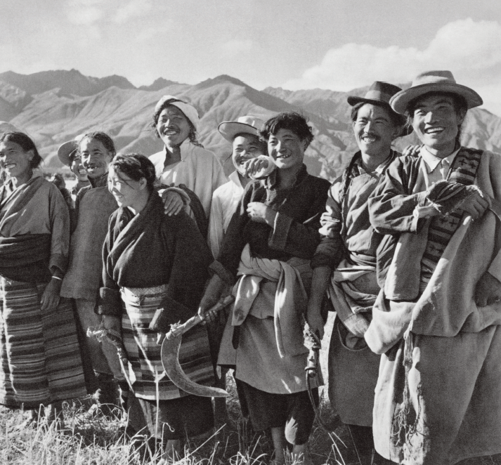 ninadn21's tweet photo. If you only read the narratives in Western media, you'll never know the other side of the story! In old Xizang, all peasants were serfs who were in debt for a life-long time. After liberation &amp; reform in the 1950s, they finally live a life with dignity. The liberated serfs, 1963: https://t.co/lEyiAodNz0