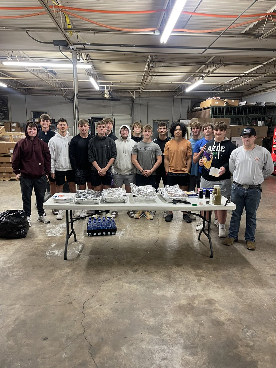 Leadership Council made breakfast for the maintenance department this morning. Thank you Azle ISD maintenance department. They have been working non stop this week getting ready for the “Showcase” we appreciate your dedication and hard work! #Hornetpride