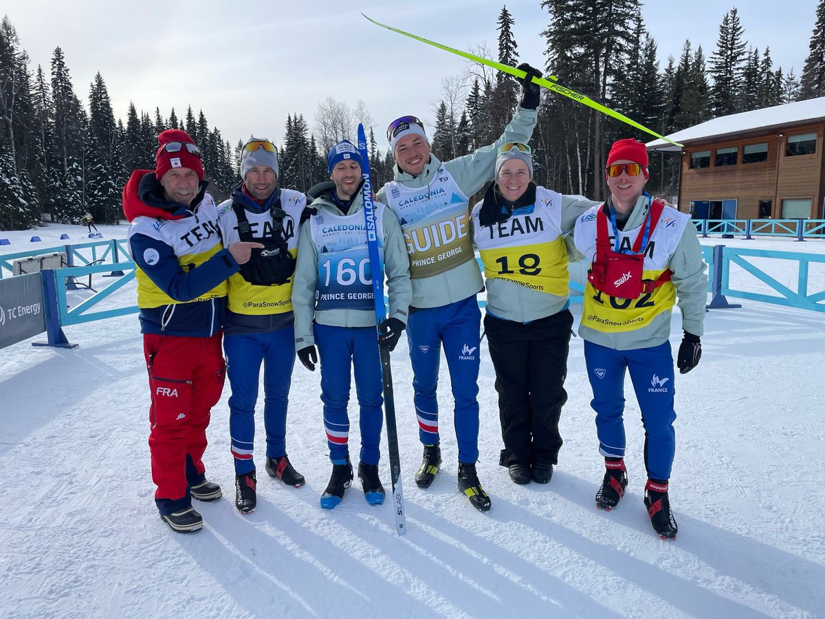 FFHandisport's tweet image. 𝐌𝐎𝐍𝐃𝐈𝐀𝐋 𝐏𝐀𝐑𝐀 𝐁𝐈𝐀𝐓𝐇𝐋𝐎𝐍 
DUO EN ARGENT 
Ouverture du compteur des médailles des 🇫🇷 en Colombie Britannique avec une très belle place de vice-champion du monde pour le binôme de Morzine-Avoriaz Anthony Chalençon &amp;amp; son guide Florian Michelon sur le Sprint 7,5 km.