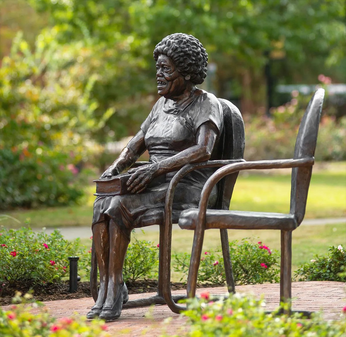 #OnThisDay in 1908, Black philanthropist Oseola McCarty was born in rural Mississippi and grew up in Hattiesburg, where she was raised on a farm by her grandmother, aunt and mother. 

She dropped out of school to help care for her ailing aunt and began washing and ironing for