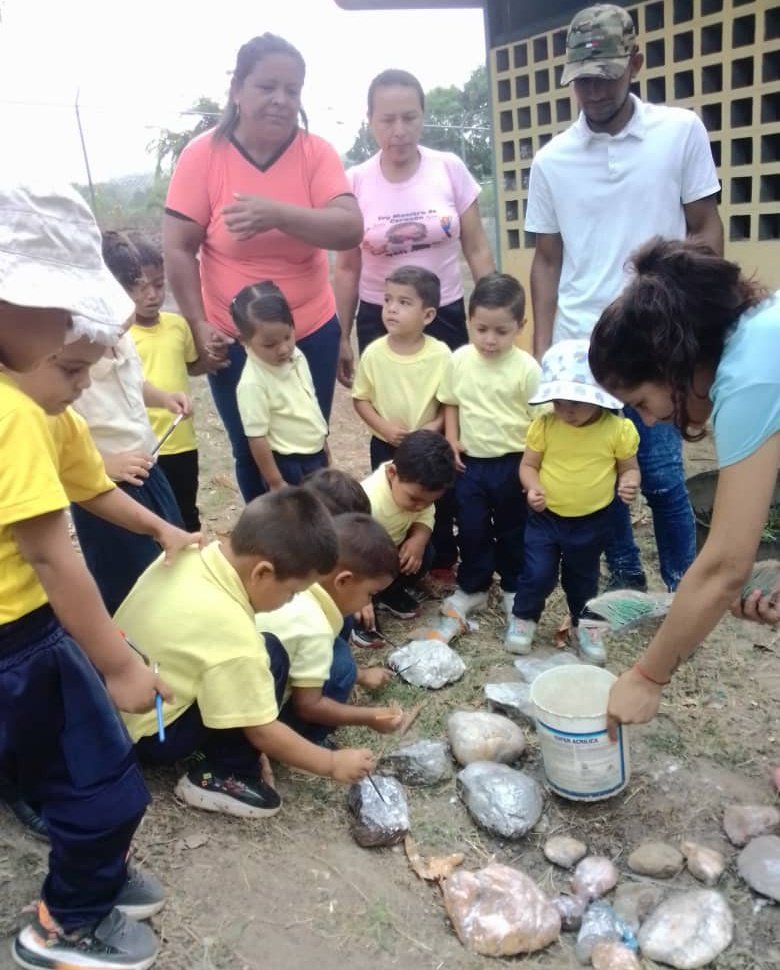 #7Mar Conucos escolares por parte de nuestros estudiantes de la EE Rafael Riera, educando para producir Mcpio #SimonPlanas #BienestarSocialParaElPueblo @_LaAvanzadora @MPPEDUCACION @eleamerabdala @cdcelara @AurimarVargas1