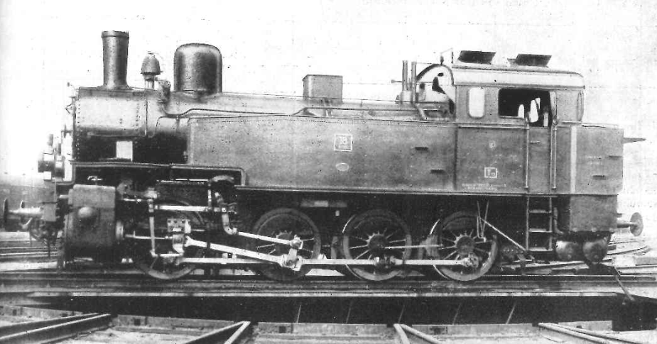 Bahngeschichte2's tweet photo. Die preußische T13 wurde von 1909 bis 1922 als schwere Rangierlok in mehr als 600 Exemplaren gebaut. Die letzten Maschinen wurden in den 60ern bei DR wie DB ausgemustert.
Heute existieren noch vier Exemplare der Lok.

Foto: Wikimedia https://t.co/kQ6TtKHOz4