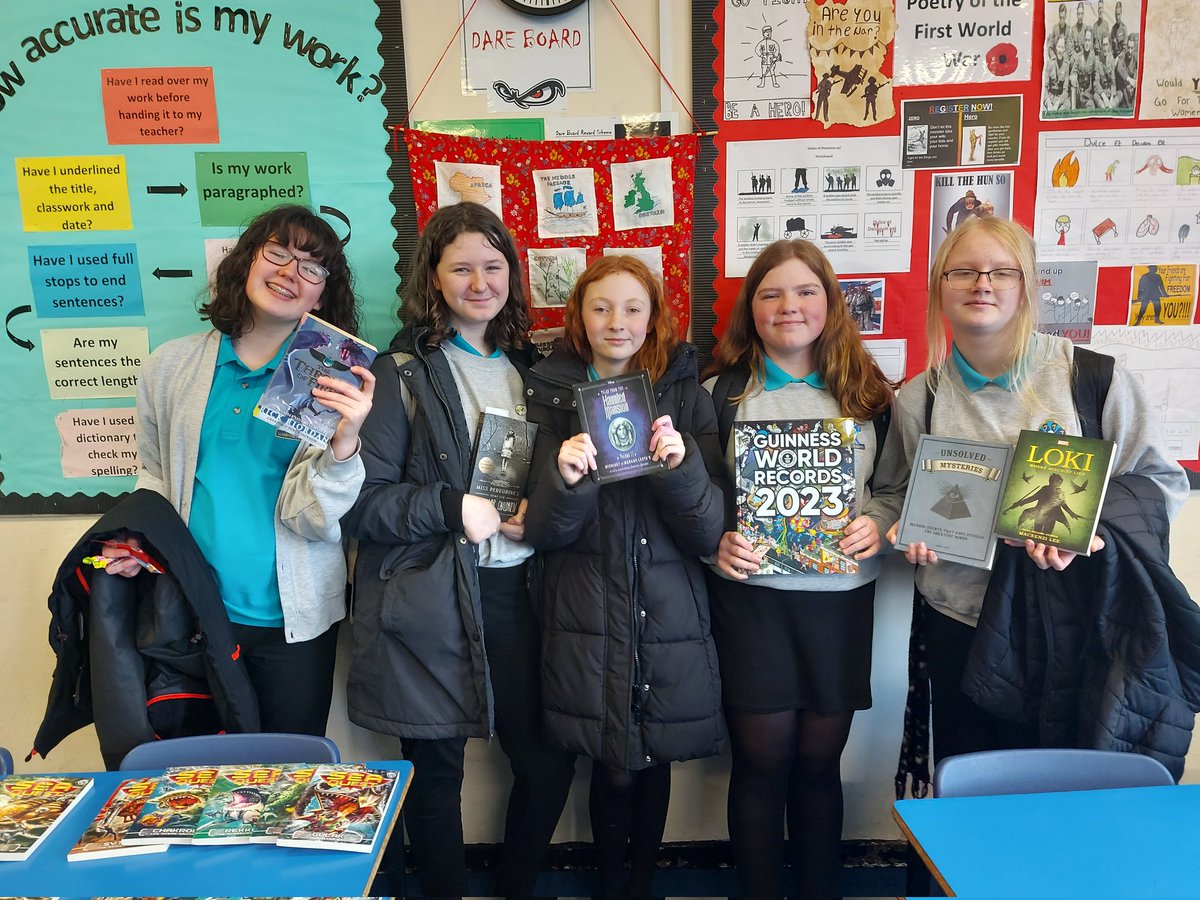 SaesnegLlan's tweet photo. Diwrnod y Llyfr hapus! Hyfryd gweld wynebau llawn cyffro yn cymryd rhan yn y cyfnewidfa llyfrau heddiw. #Tîmllan #diwrnodyllyfr
Happy World Book Day. Wonderful to see excited faces taking part in today's book swap. #WorldBookDay2024 https://t.co/2BhSuPhC75