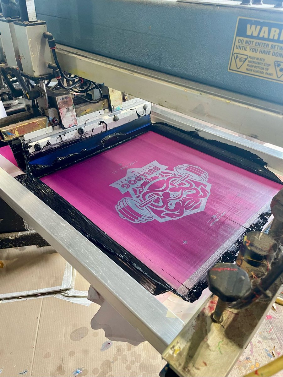 BakersSports's tweet image. We love a good #ScreenPrinted logo!🙌🏻💪🏻🌟

Shane Matthews (@SMniner) made this #BakersMade gear happen in ample time for the Suwannee Boy&apos;s Weightlifting team!

@SuwanneeDogs

#ProductionLine #MadeInTheUSA #SportsApparel #WeightLifting #SportingGoods