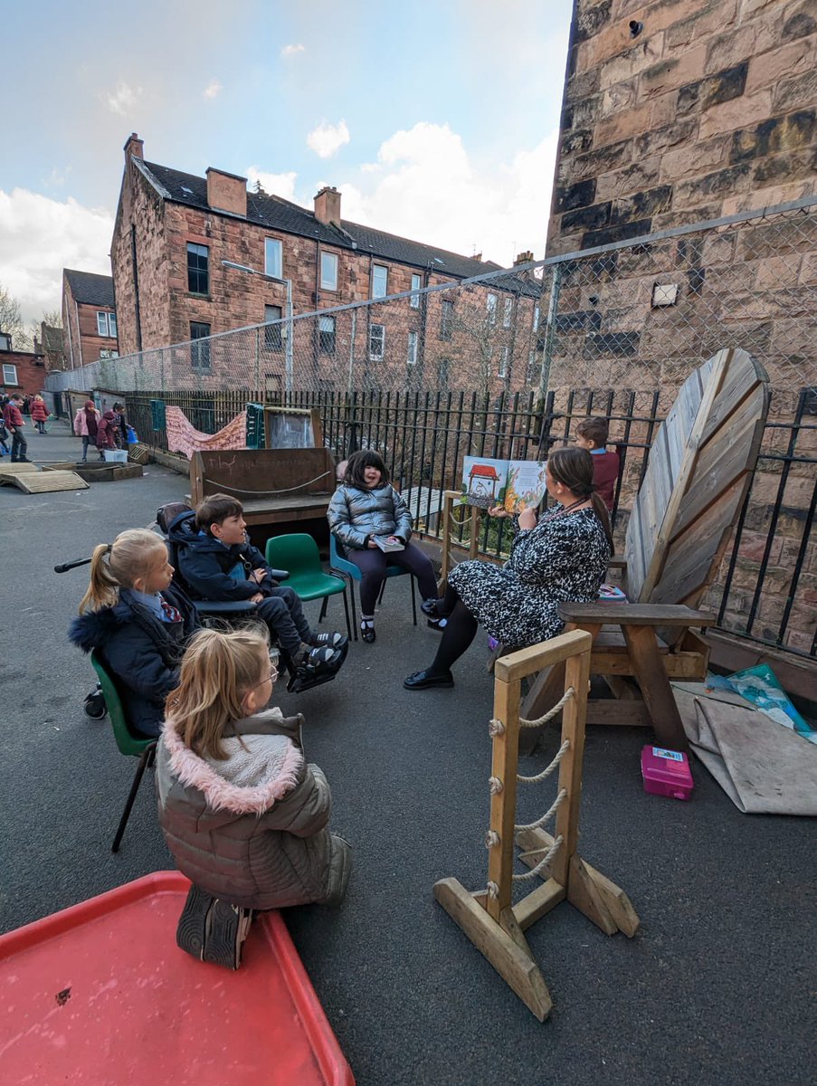 StCharlesGla's tweet photo. To celebrate @WorldBookDayUK Miss O’Hara was reading one of our favourite #JuliaDonaldson stories in the infant playground at lunchtime. #Superworm is always a favourite. #WorldBookDay #WeLoveReading #Storytime https://t.co/1hWHYwBFGe