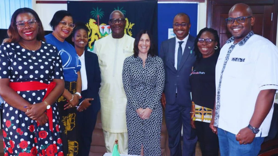 SmileTrainAfric's tweet photo. Susannah Schaefer, #SmileTrain President and Chief Executive Officer and a team from Smile Train Africa and local partners paid a courtesy visit to #SierraLeone’s Minister of Health and Sanitation Dr Austin Demby to talk about Smile Train programs in the country. https://t.co/qJ9zqJziRt