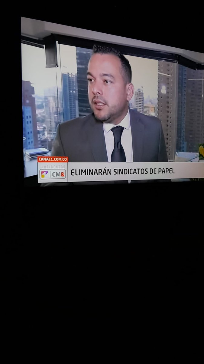 Señor viceministro de trabajo en vez de estar atacando las organizaciones sindicales por que no está pendiente de las empresas que le violan los derechos a los trabajadores que no pagan parafiscales,viáticos y ahora salarios de los trabajadores a eso es que tiene que estar atento