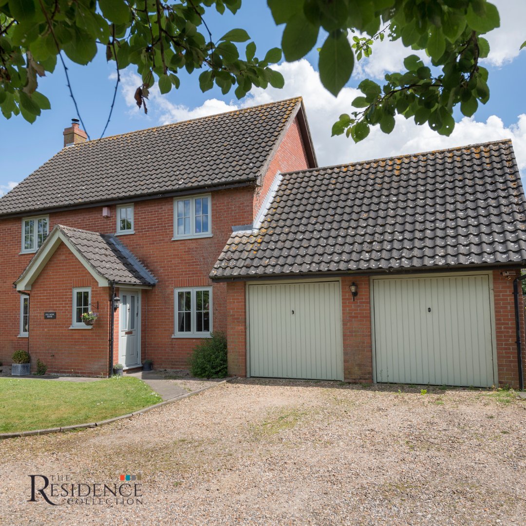 Another beautiful showcase of our R7 flush sash windows from @residencecollection 😍 

An ideal choice for homeowners looking to renovate, these windows are fabricated with a timber-like finish and provide an understated essence of luxury to any home. 

#residencecollection