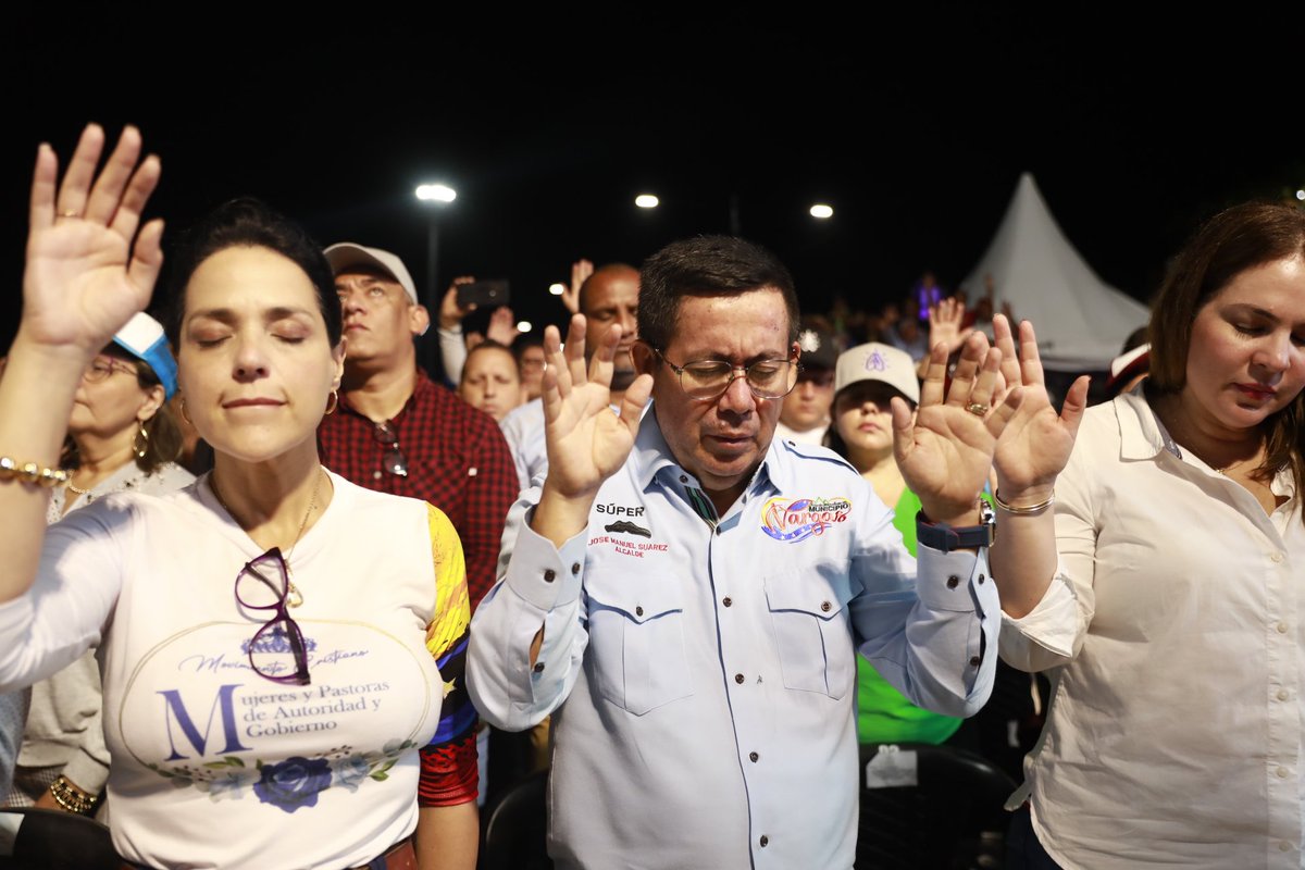 Llegué a Miraflores para proteger al Pueblo, a la dignidad de Venezuela, no para favorecer a apellidos u oligarcas, soy un hombre de a pie, obrero, hijo de Cristo. ¡Esa es mi esencia! Encargo mi vida a nuestro Dios, él determinará cuál será mi destino de este año y los años por