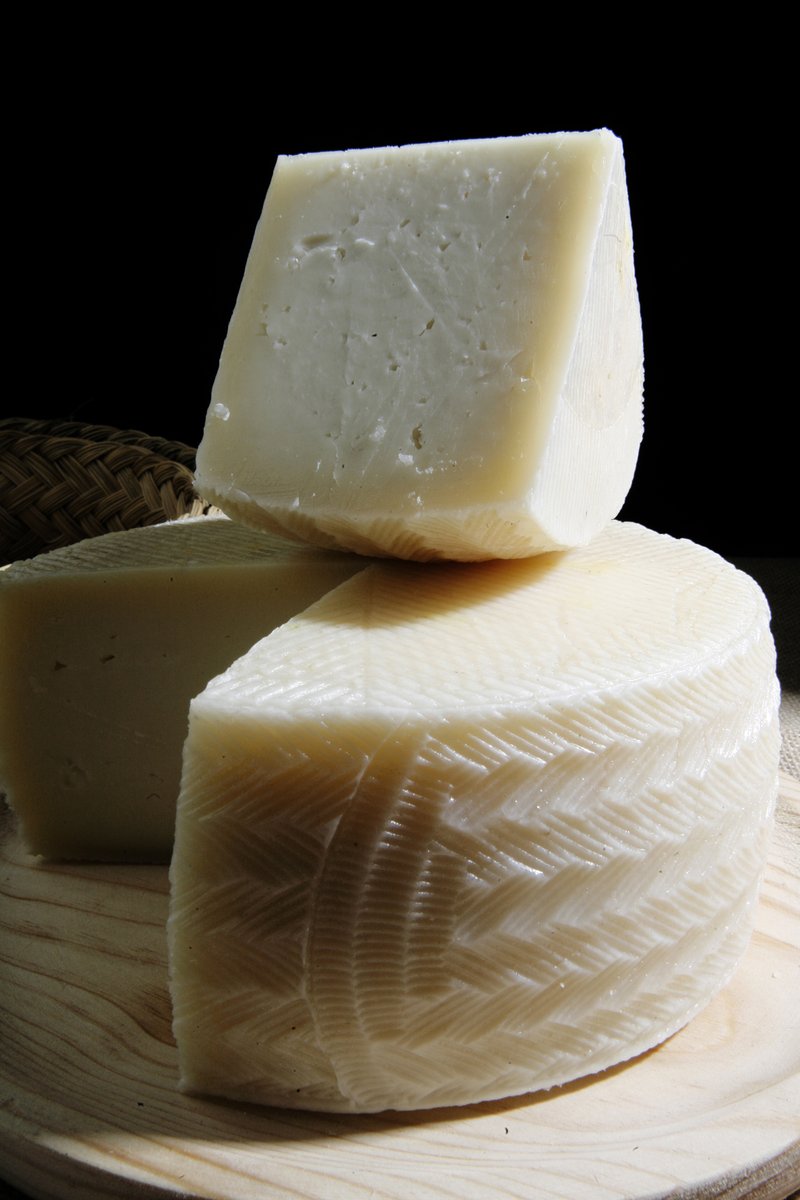 IfapaJunta's tweet photo. ¿Te interesaría conocer más sobre el sector quesero, la relación del #queso con aceites y vinos, o la #ganadería como recurso turístico?🧀🐐

Apúntate el 14 de marzo a la jornada del #IFAPA sobre comercialización de productos lácteos.

🔗Inscríbete en: https://t.co/ZatZpzYSKg https://t.co/O3foKKrt9X