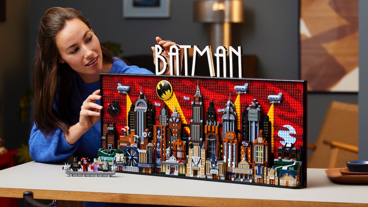 BrickFanatics's tweet image. The LEGO Group has officially revealed 76271 Gotham City Skyline, which is swooping into stores next month to celebrate Batman’s 85th anniversary.

brickfanatics.com/lego-76271-got…

#LEGO #LEGONews