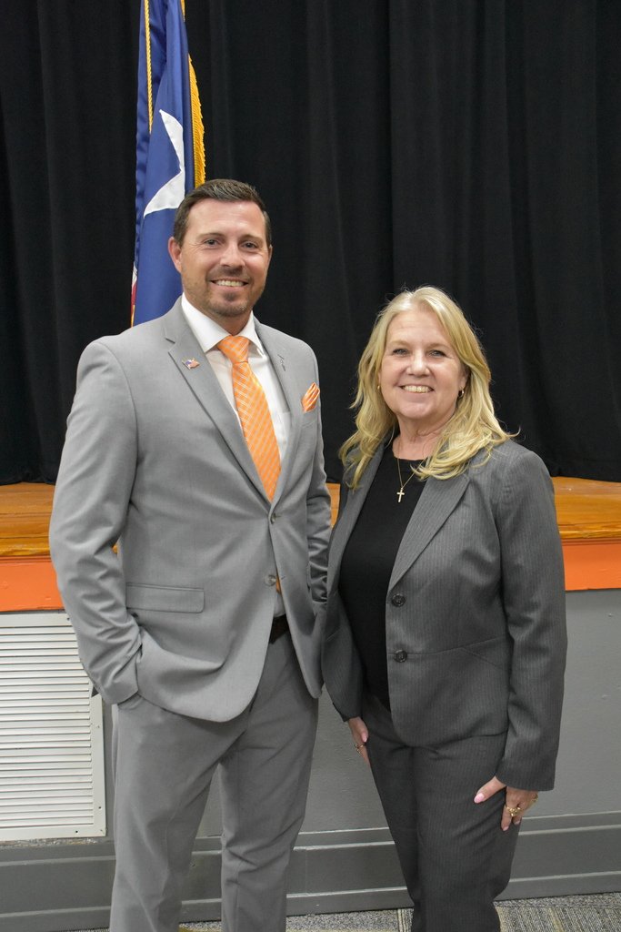 SmithvilleAth's tweet photo. Welcome to Smithville, Coach Neumann!  
#TigerPride

https://t.co/esRglWZTyh https://t.co/VuGA5HfEdF