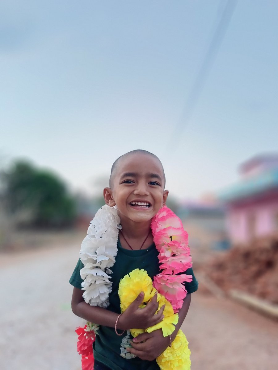 SubashChMahanta's tweet photo. ପିଲାଟିର ସ୍ବପ୍ନ ସେ କୁଆଡେ ଭବିଷ୍ୟତ ରେ MP ହେବ 😃
#FutureMP 😄 https://t.co/cZzwOnv9qv