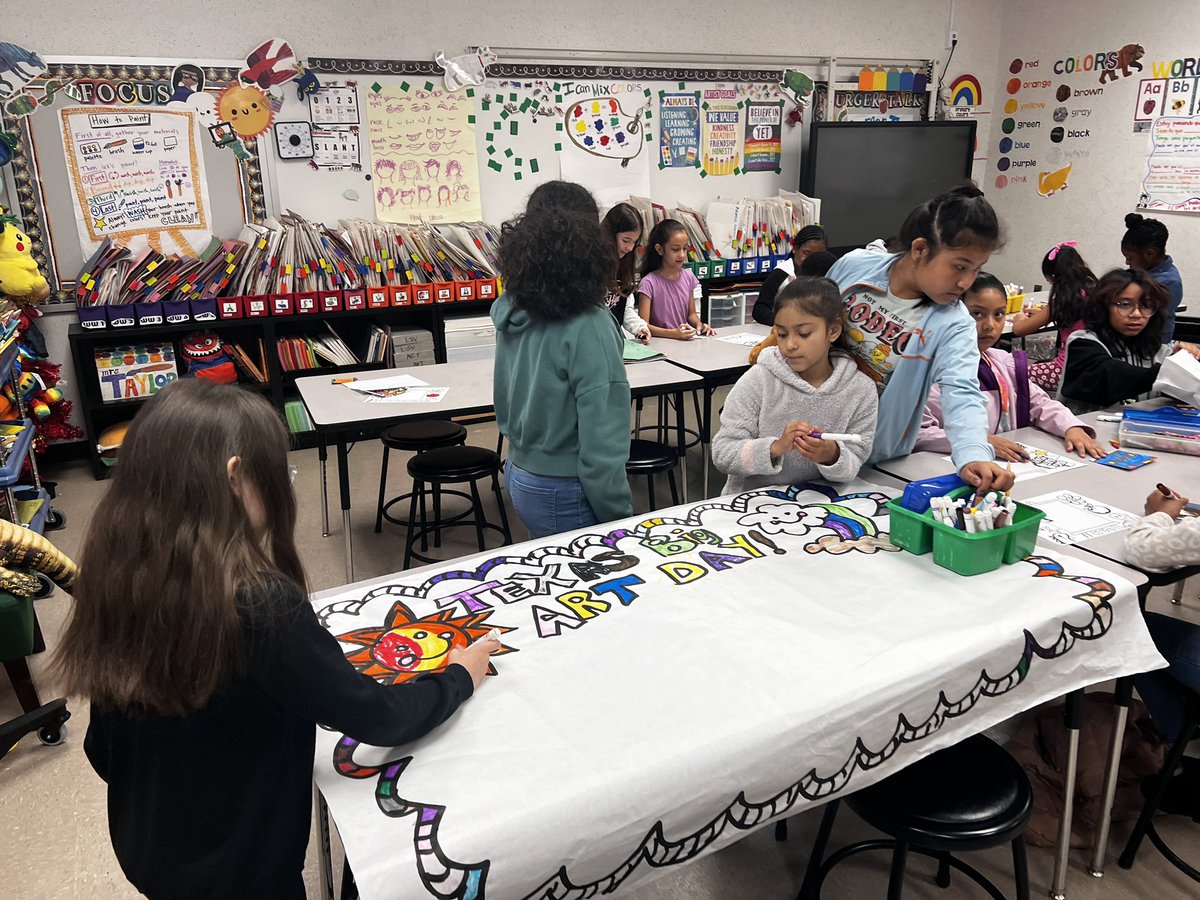 It’s #BigArtDay24 @TXarted @AldineArt #WorkshopWednesdayWolves celebrated with tiny art, big art, and hats! #cwoodcreates @TrentGJohnson @marlynn_montiel @c10burggy