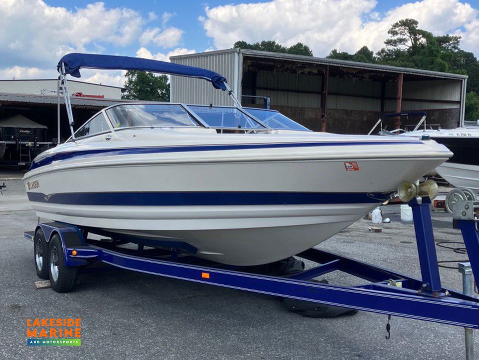 Choosing the right boat for your family: A guide to first-time buyers. lakesidemarine.com/product-catego… #usedboats #lakelanier #boatservice #boats #boatshop #boatlife #georgia #florida